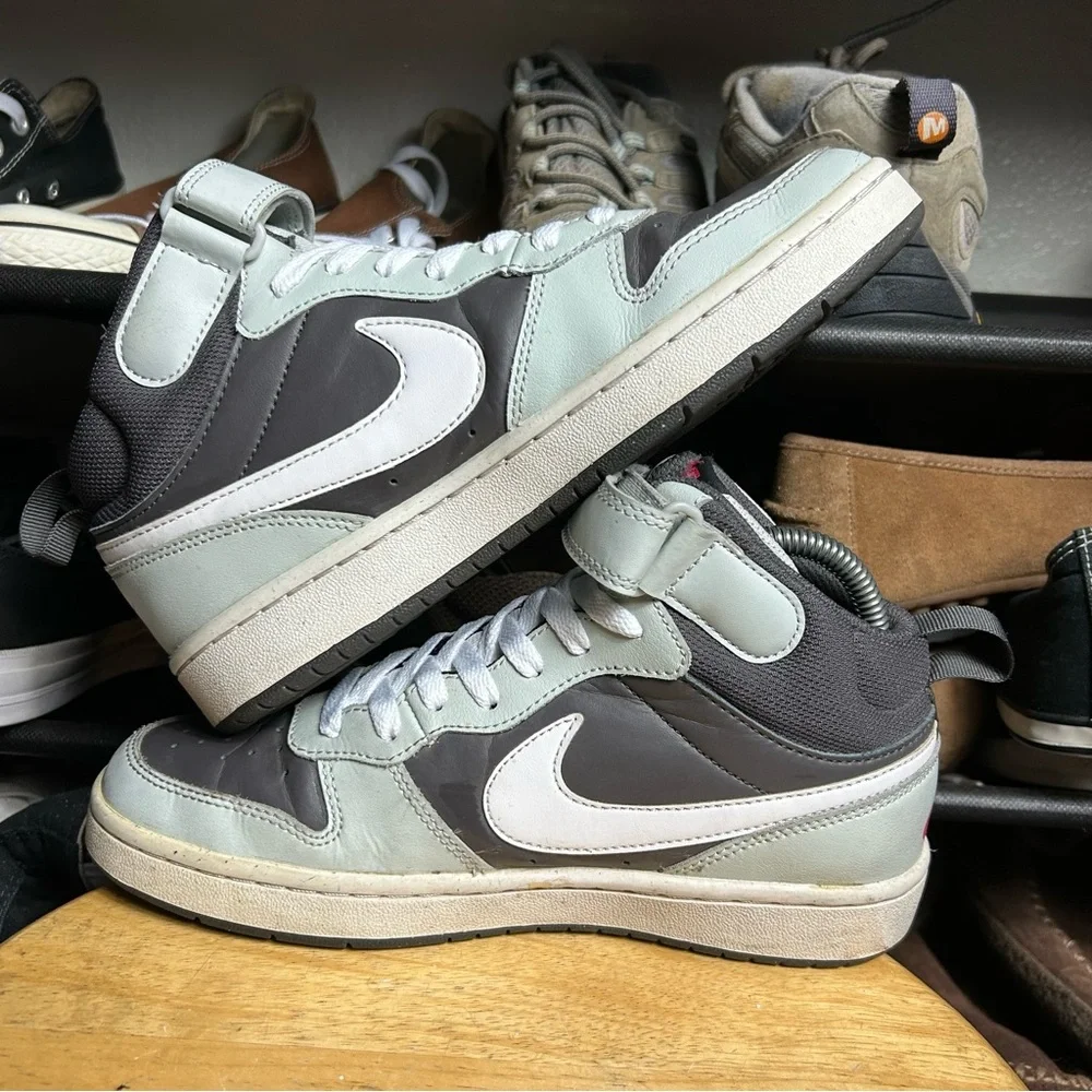 Nike court borough mid grey white